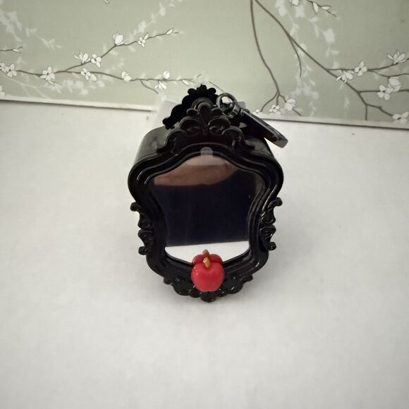 Bath and Body Works Disney VILLIANS PocketBac Holder Evil Queen Mirror Light-Up - Picture 2 of 3